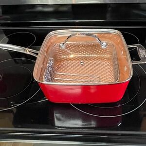 Red Non-Stick Square pot or fryer with Lid and strainer basket
Gently used